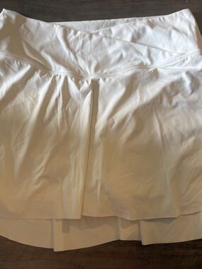 HALARA White Flared Athletic Skort